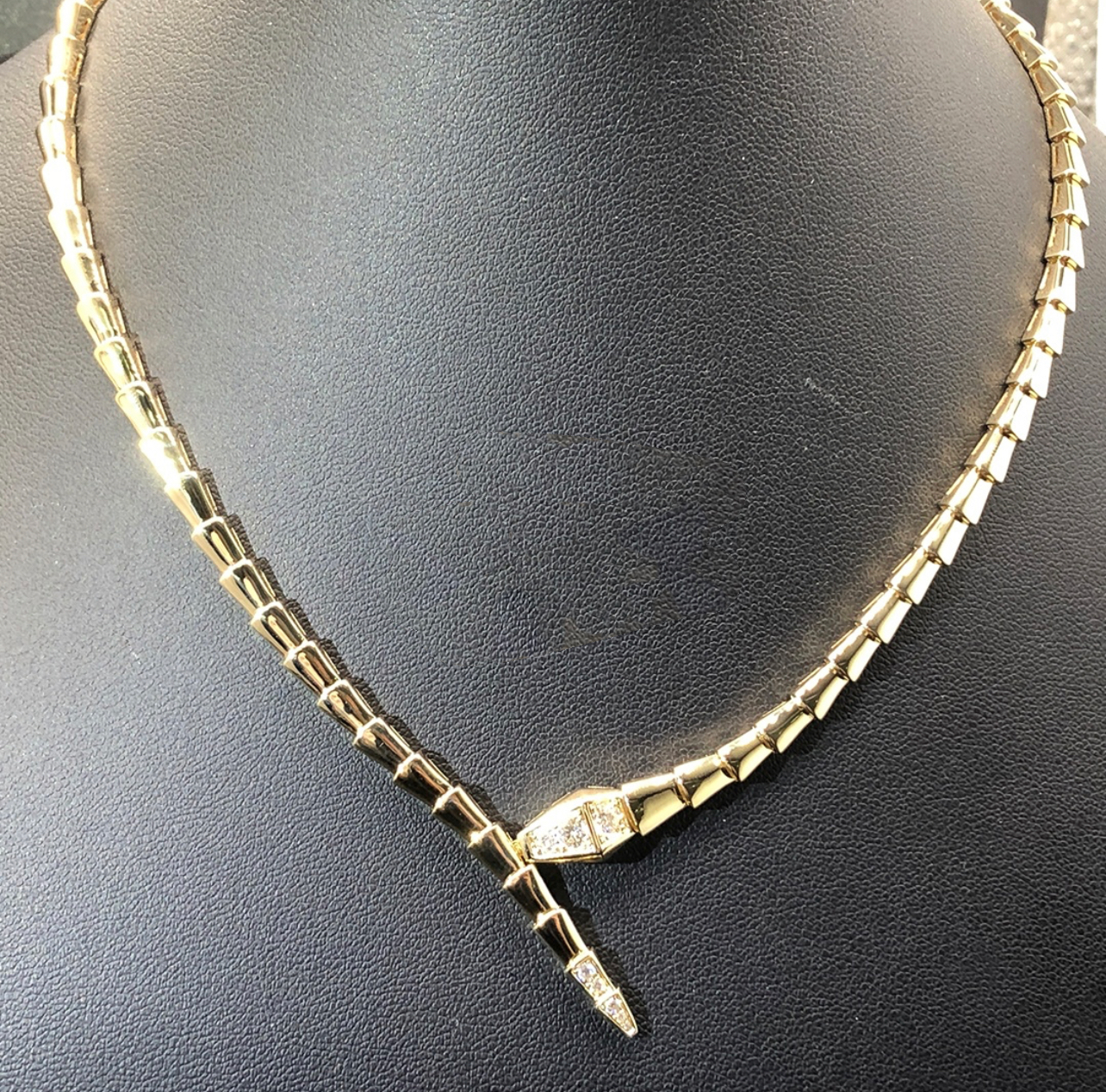 Collar de serpiente