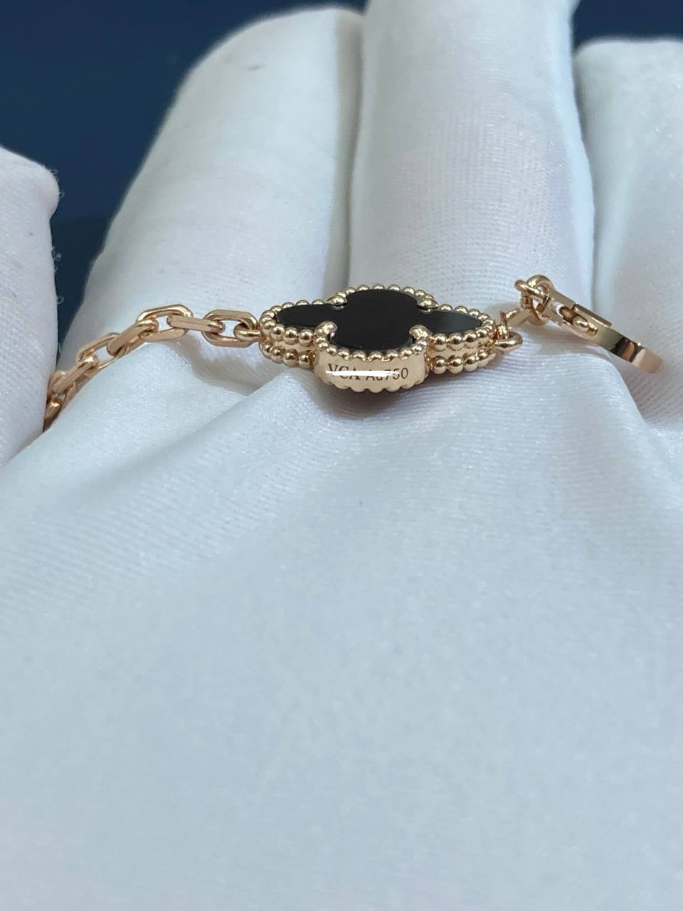 VC bracelet with grey Mother-Of-Pearl and diamonds