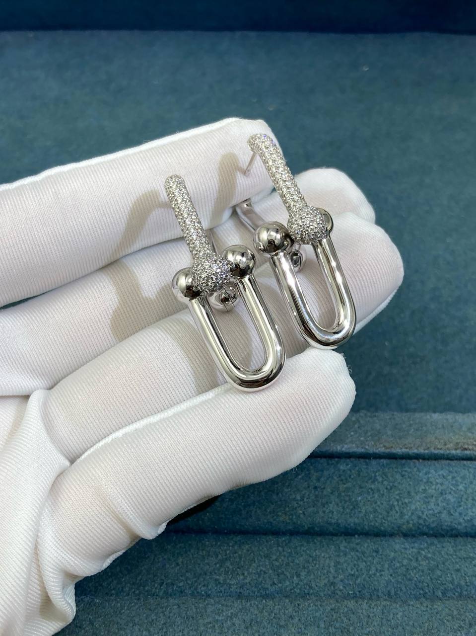 Pendientes TC Grandes con medio pavé de diamantes