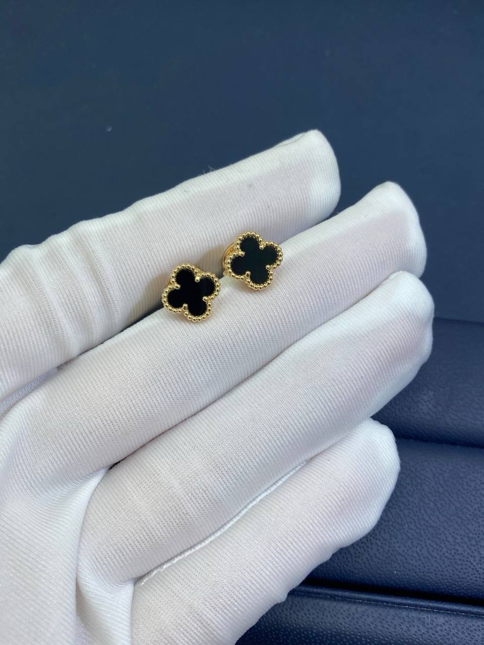 VC earrings mini