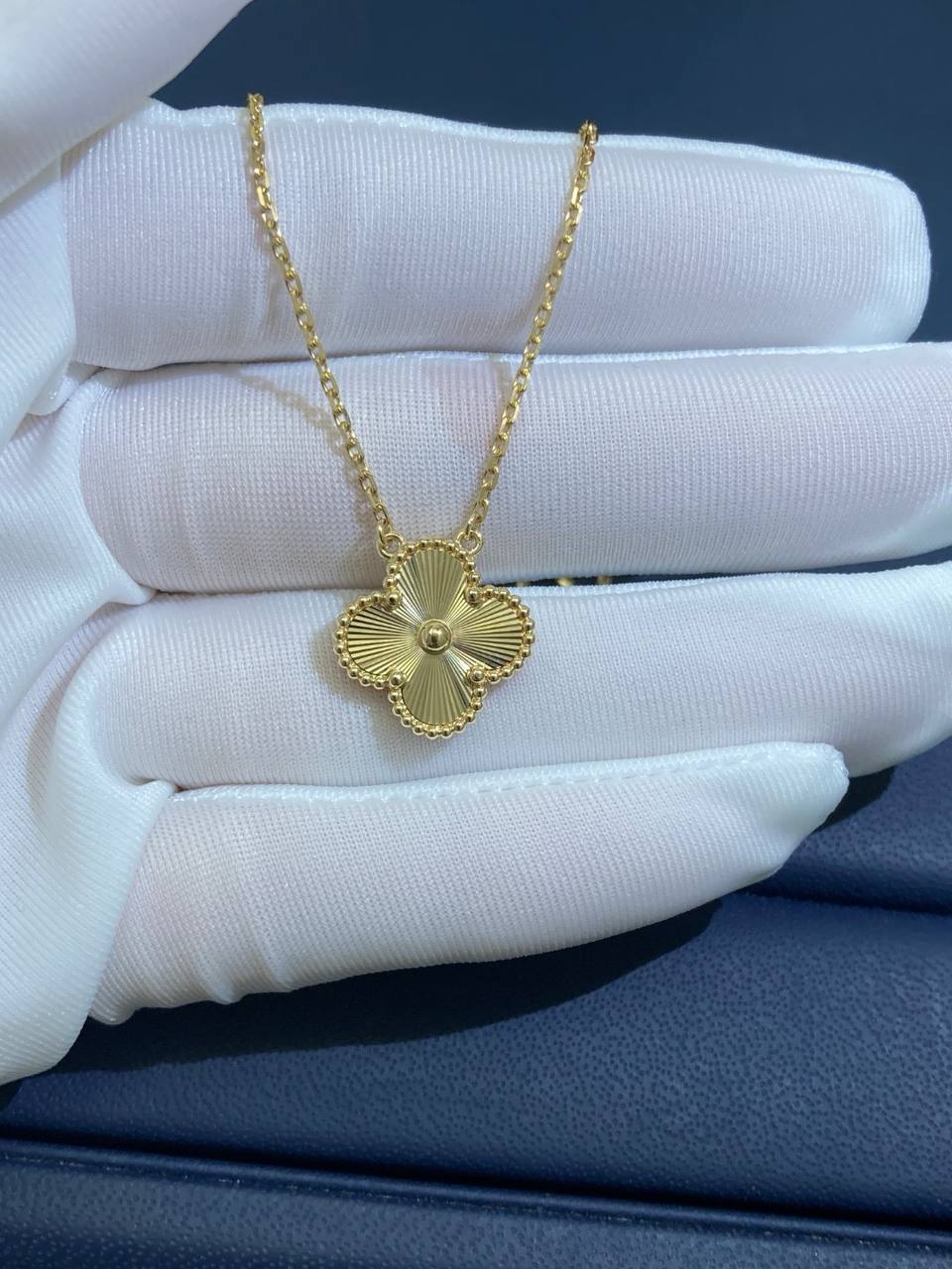 VC Guilloché pendant