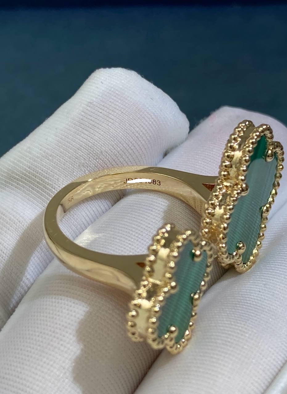 VC between the finger ring with Malachite