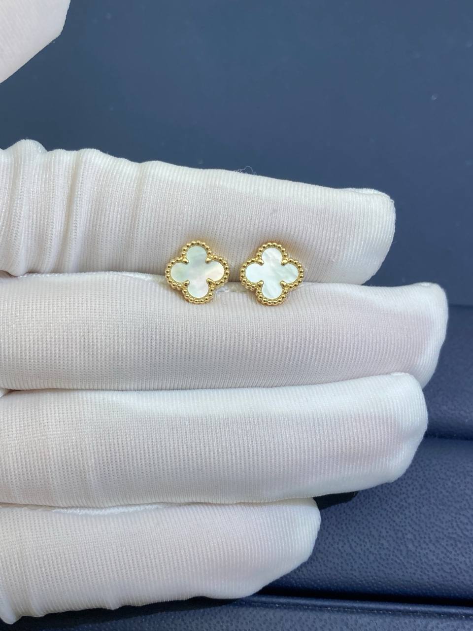VC earrings mini