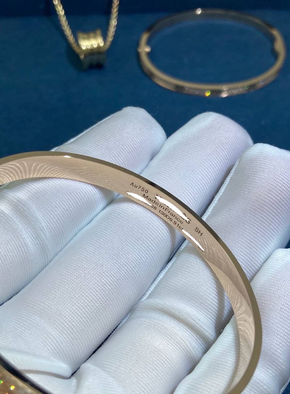 un. Bracelet collier de chaîne entièrement pavé de diamants