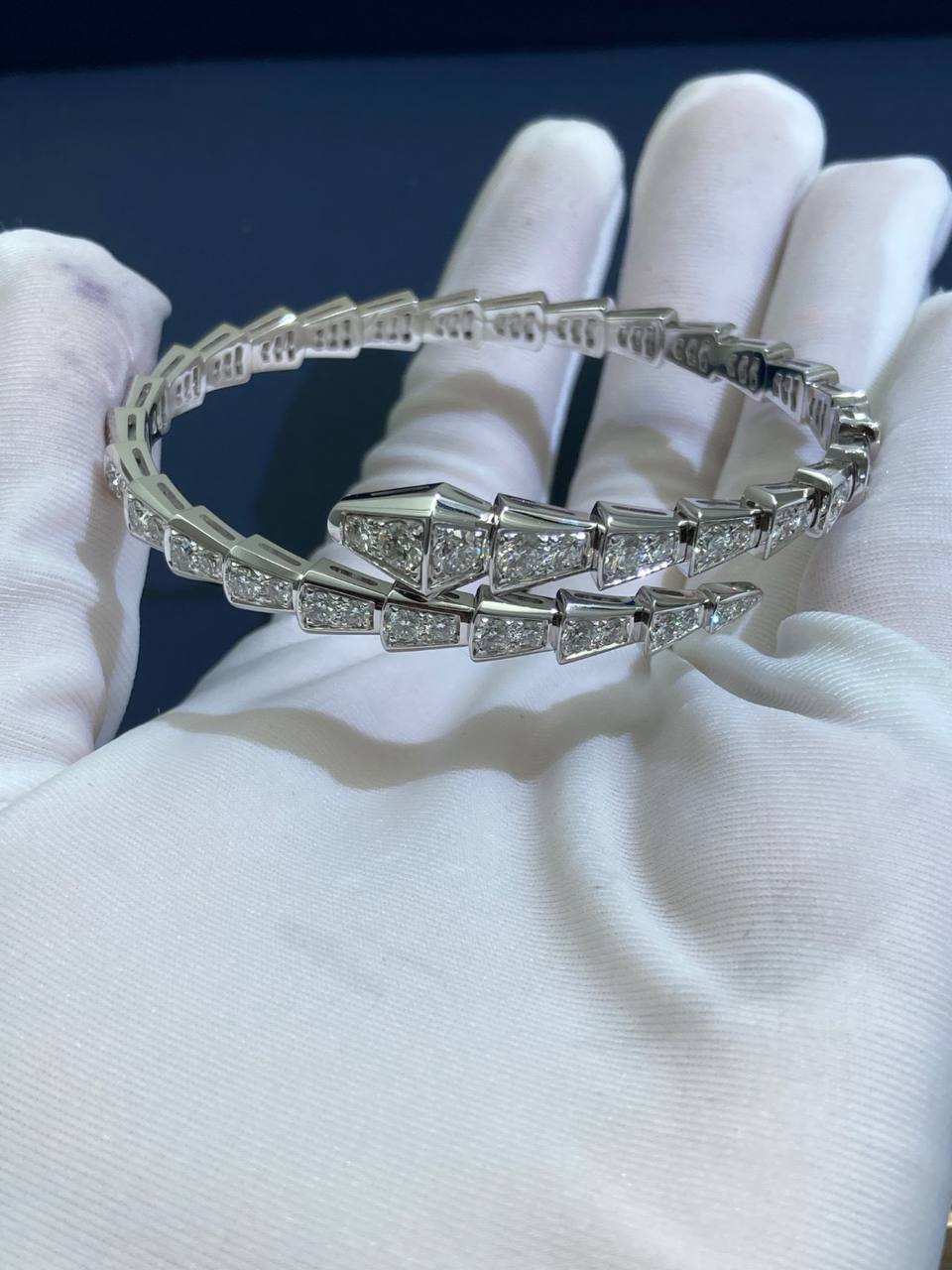 Pulsera de diamantes con forma de serpiente