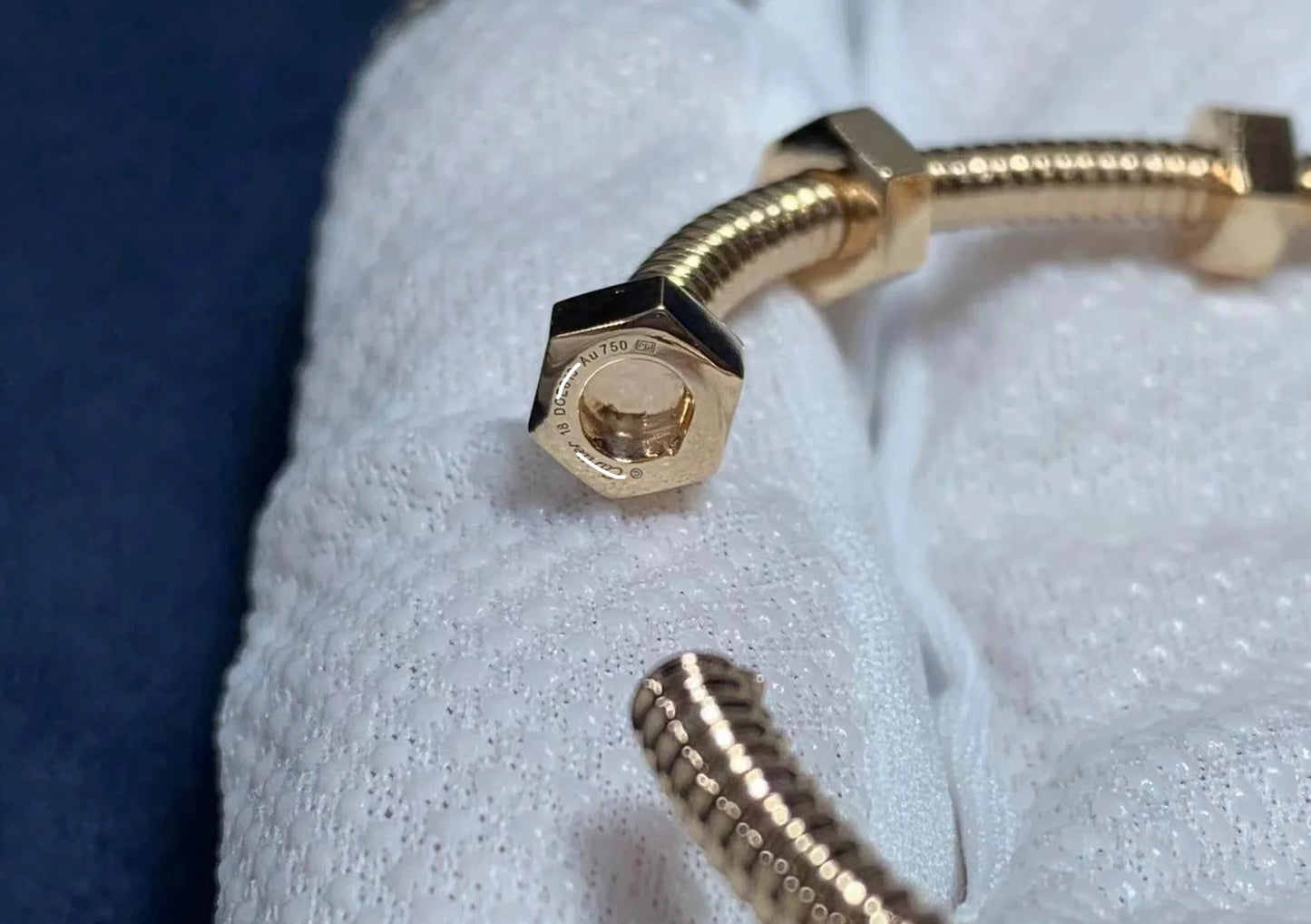 Screw bracelet