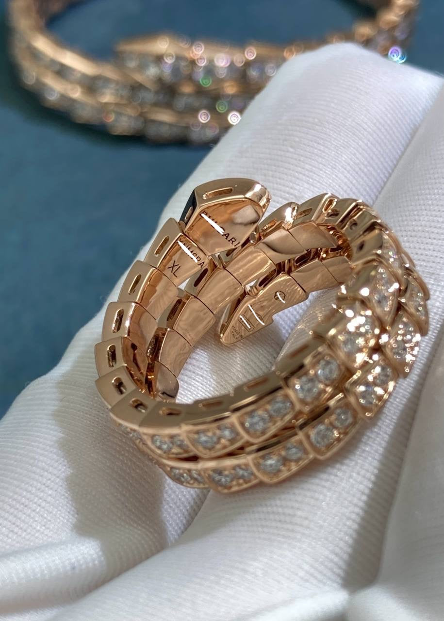 Anillo de diamantes de doble hilera con forma de serpiente