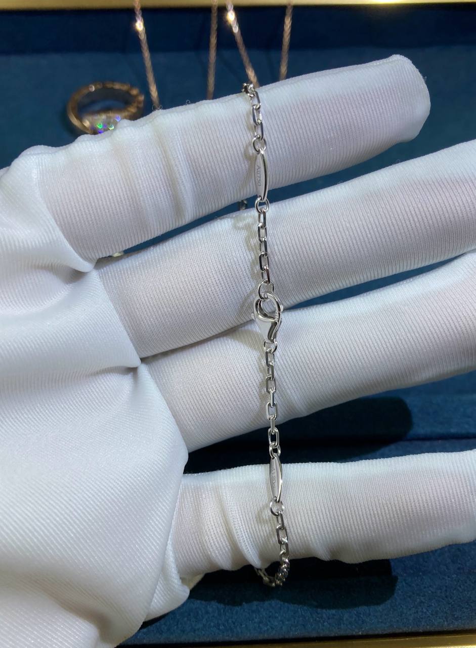 Panther full pavé diamond pendant