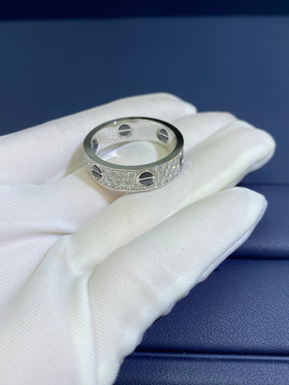 Love full pavé diamond ring with ceramic classic model