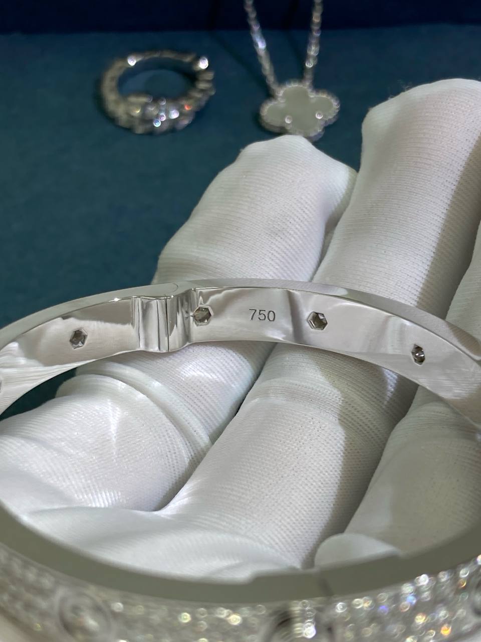 Love bracelet diamond-paved