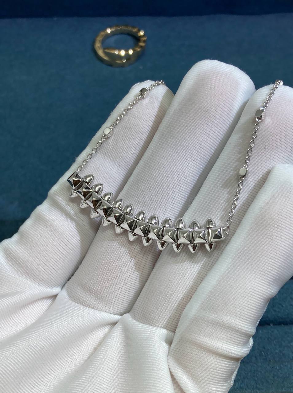 Crash pendant