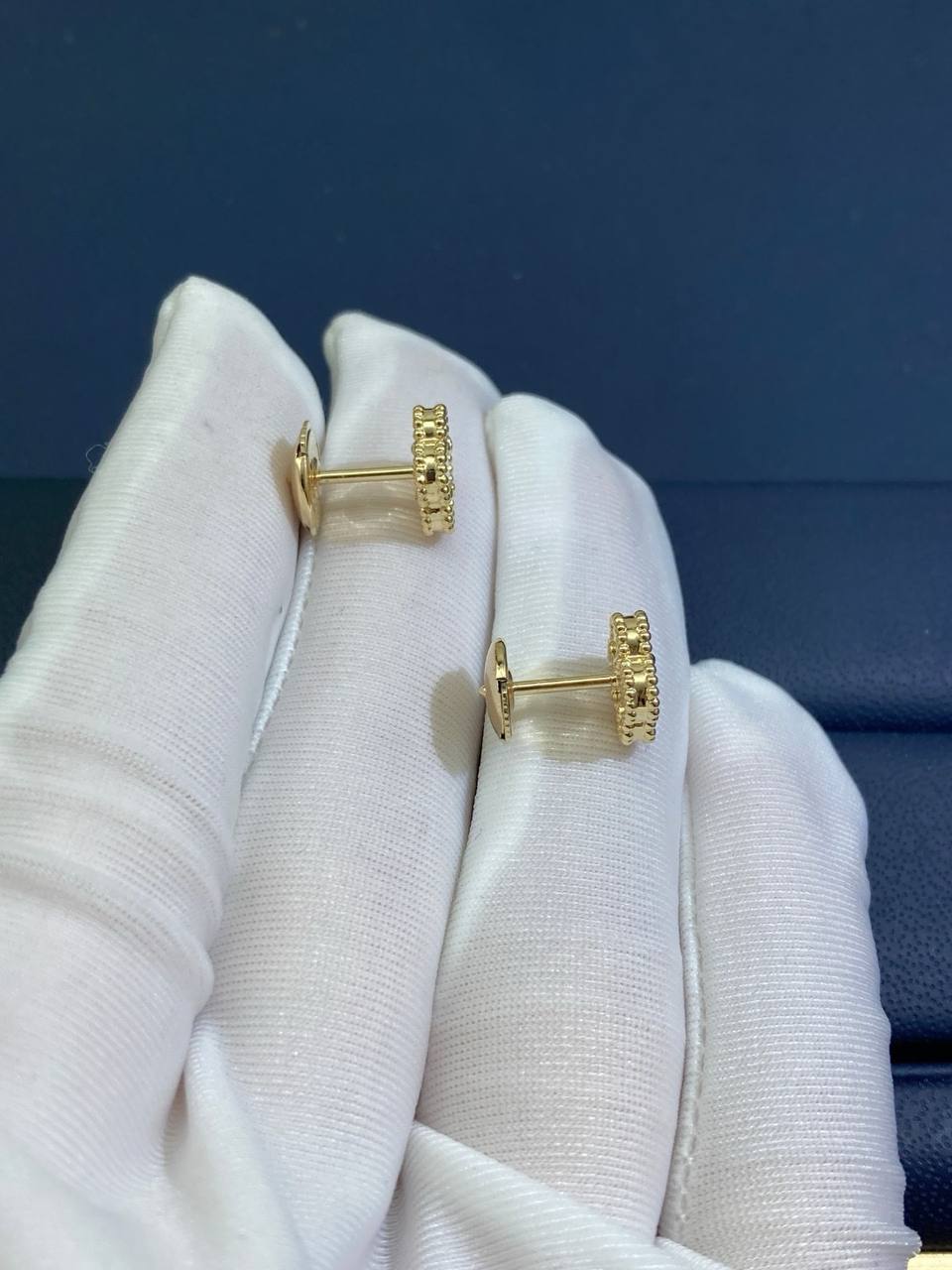 VC earrings mini