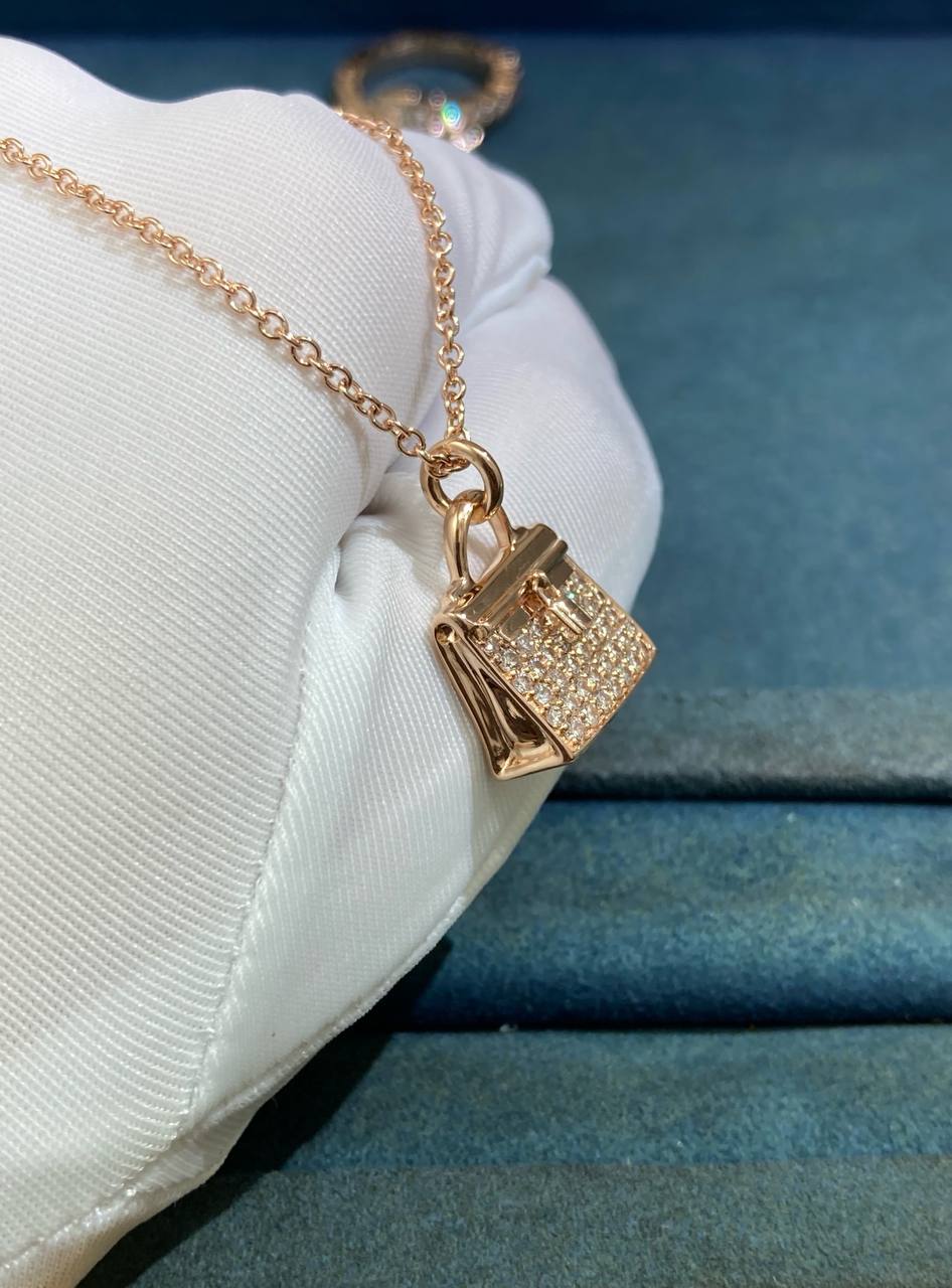 Amulets pendant with pavé diamonds