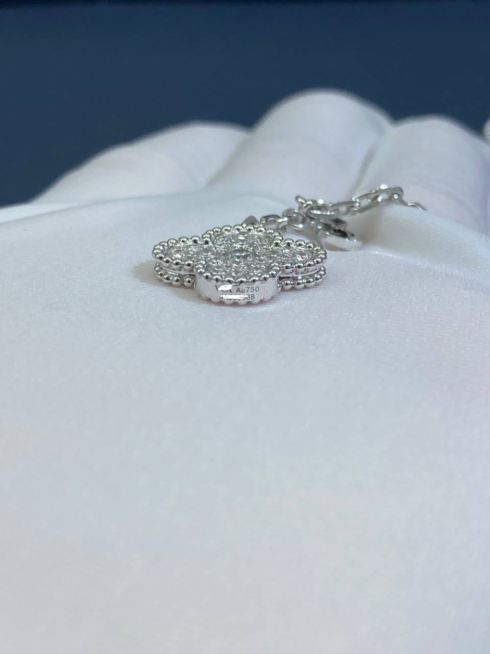 VC 6 motif diamond necklace