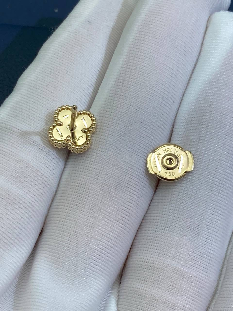 VC earrings mini