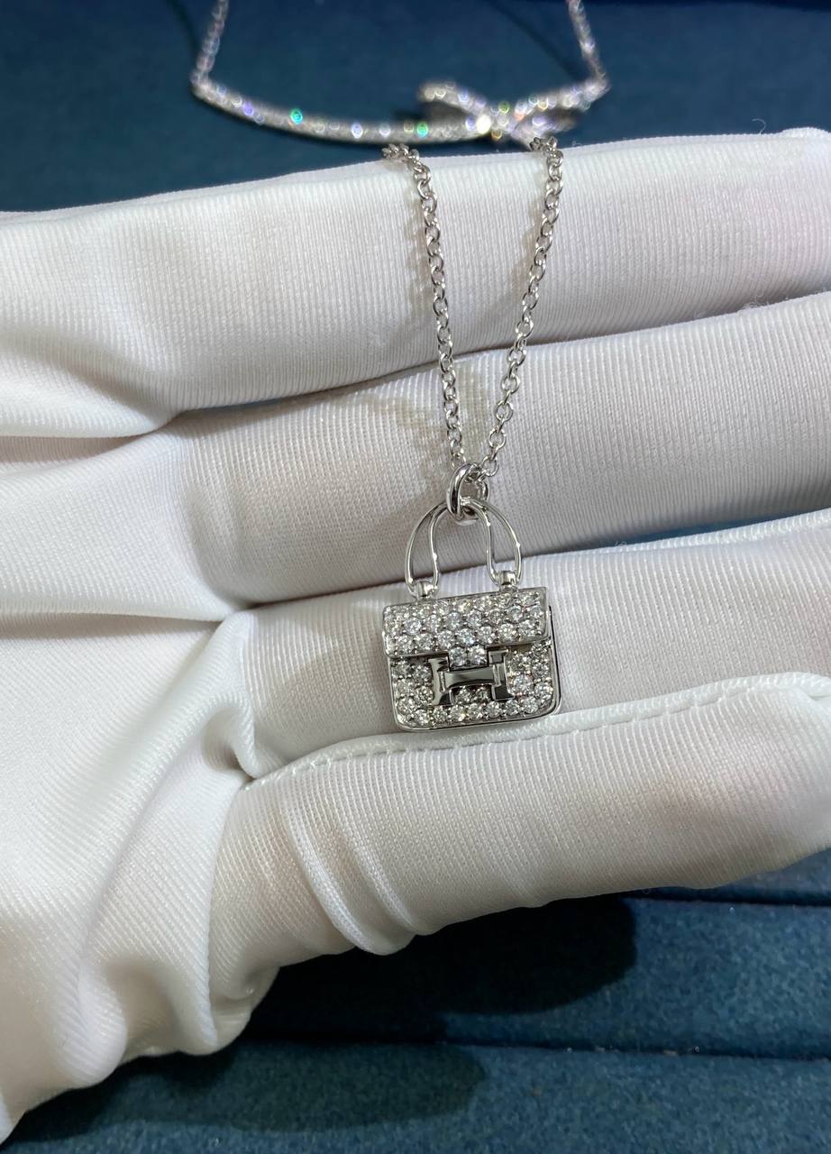 Amulets pendant with pavé diamonds