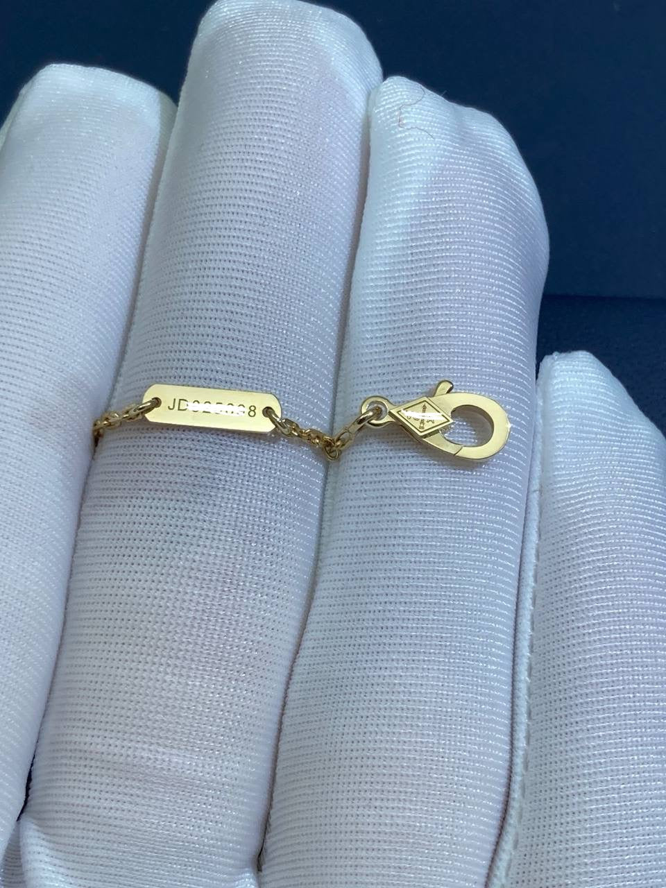 VC Guilloché pendant