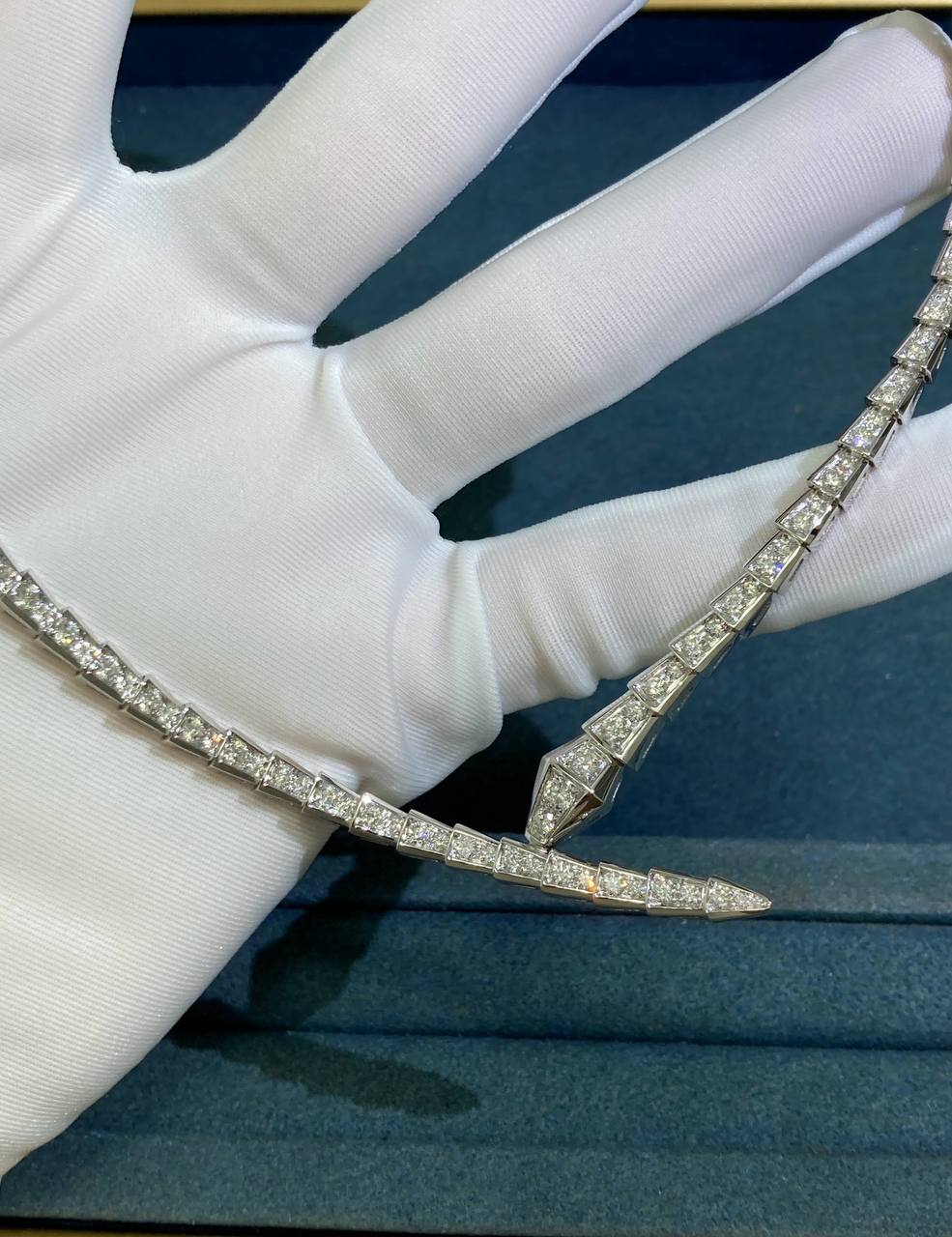 Serpent Diamond necklace