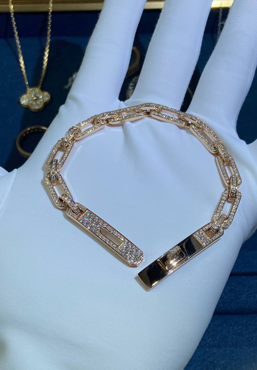 a. Chain full pavé diamond bracelet