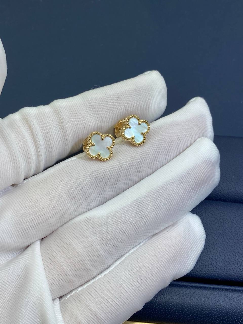 VC earrings mini