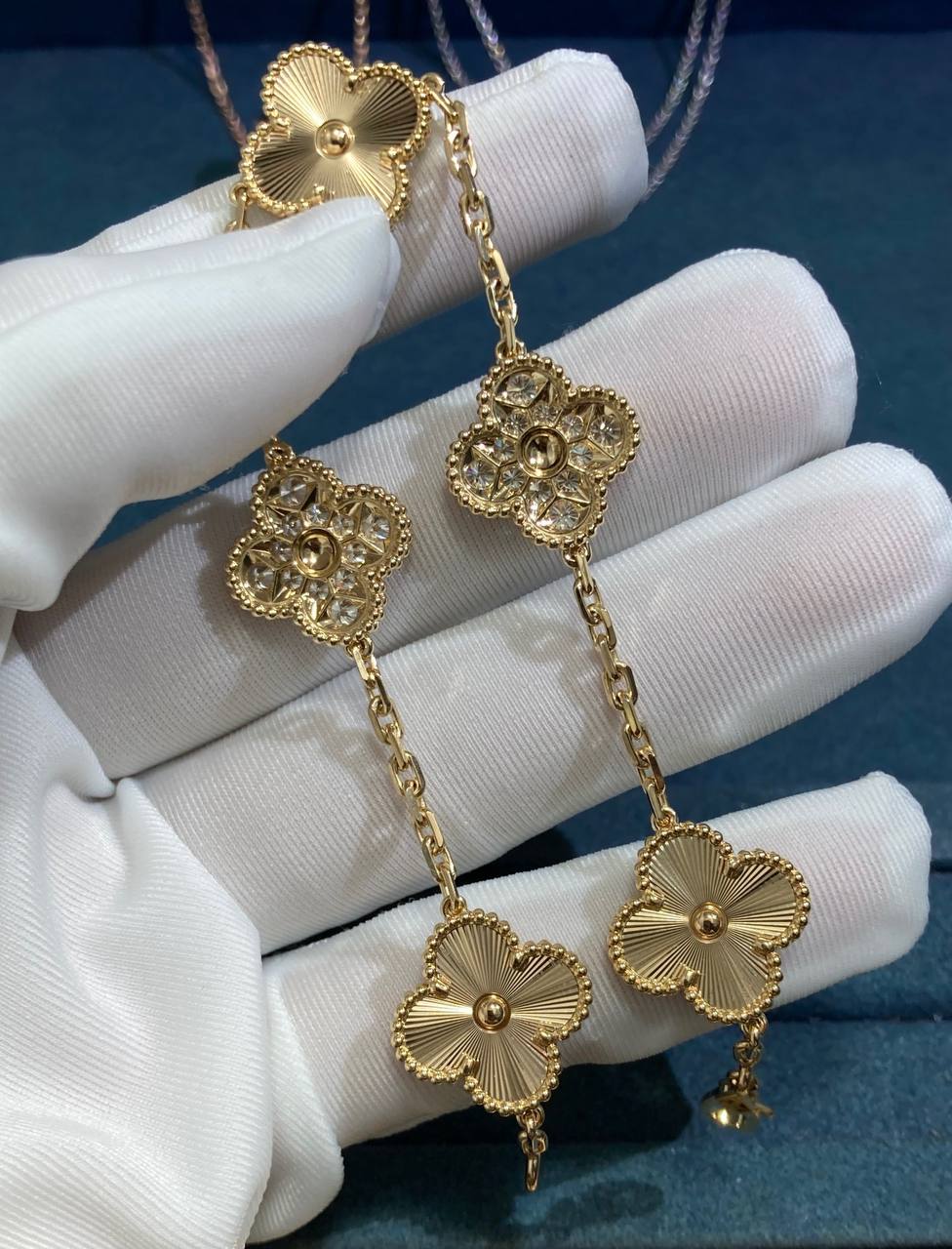 VC Guilloché bracelet with Half Pavé diamonds