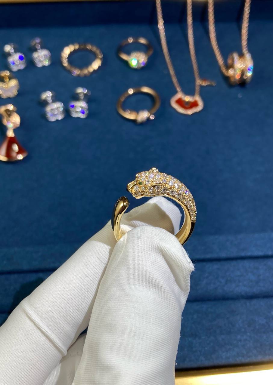 Panther half pavé diamond ring Small model