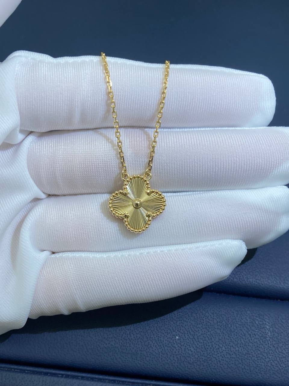 VC Guilloché pendant