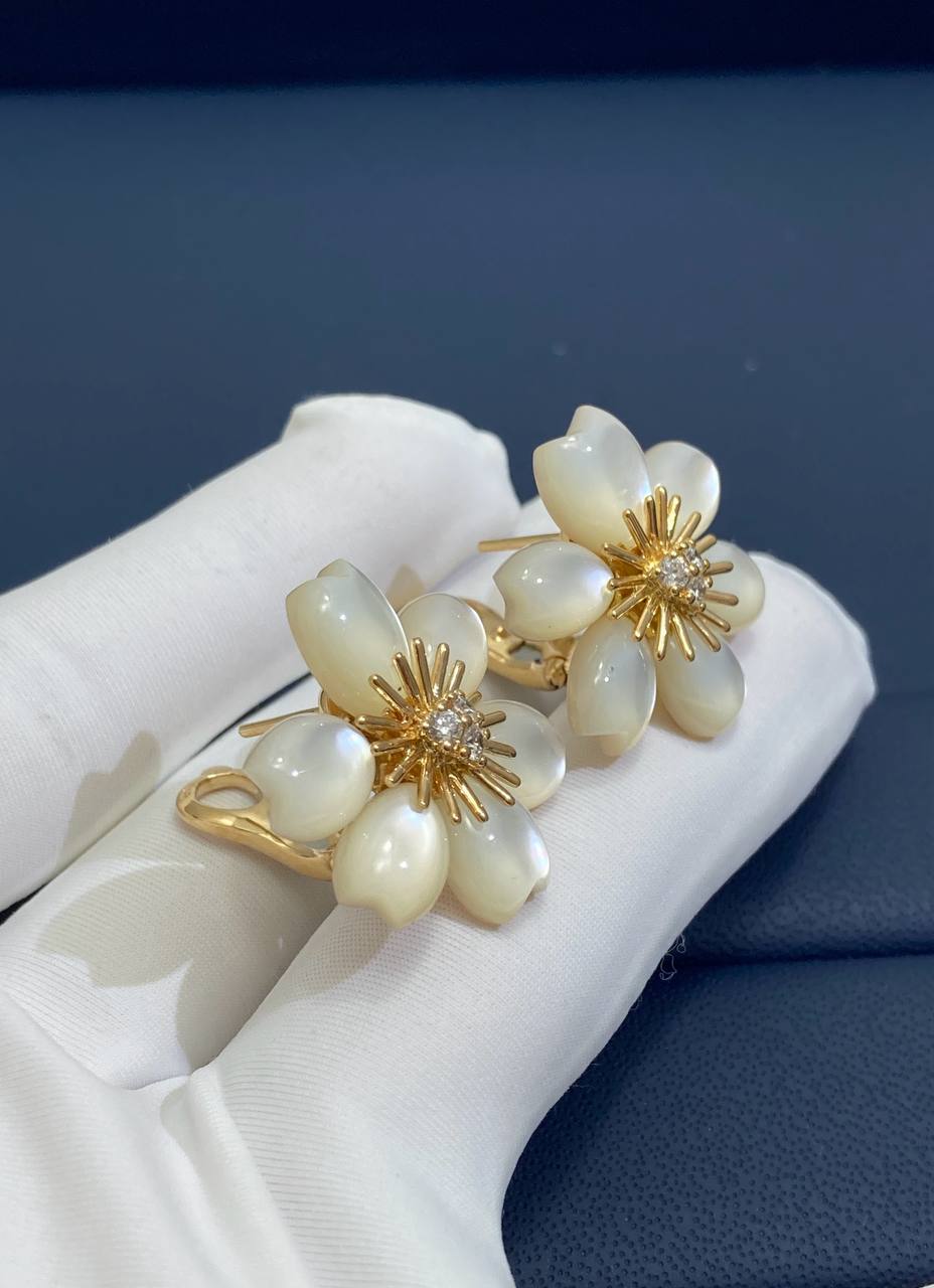 VC Mother-Of-Pearl earrings with diamonds