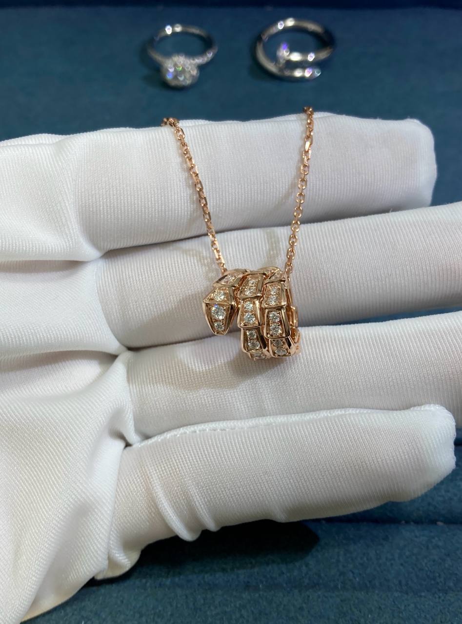 Serpent full pavé Diamond pendant