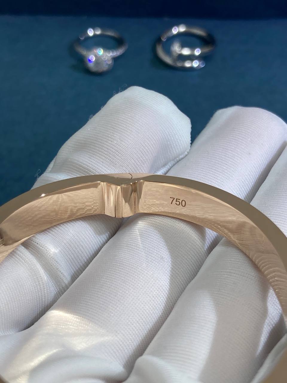 Love bracelet diamond-paved