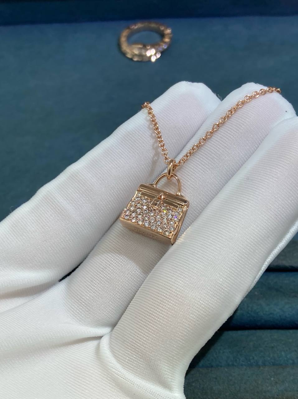 Amulets pendant with pavé diamonds