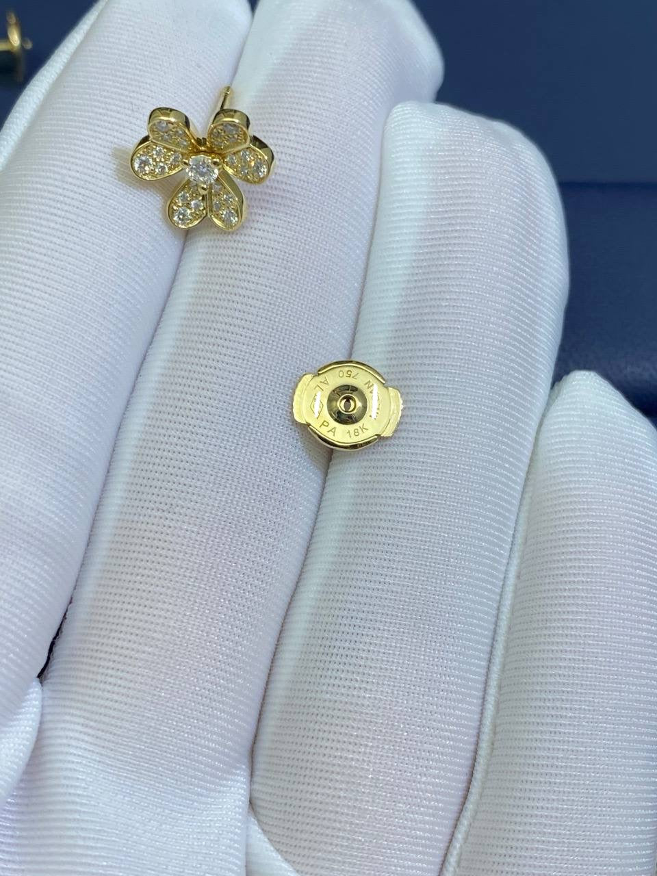 VC Floral earrings with pavé diamonds mini model