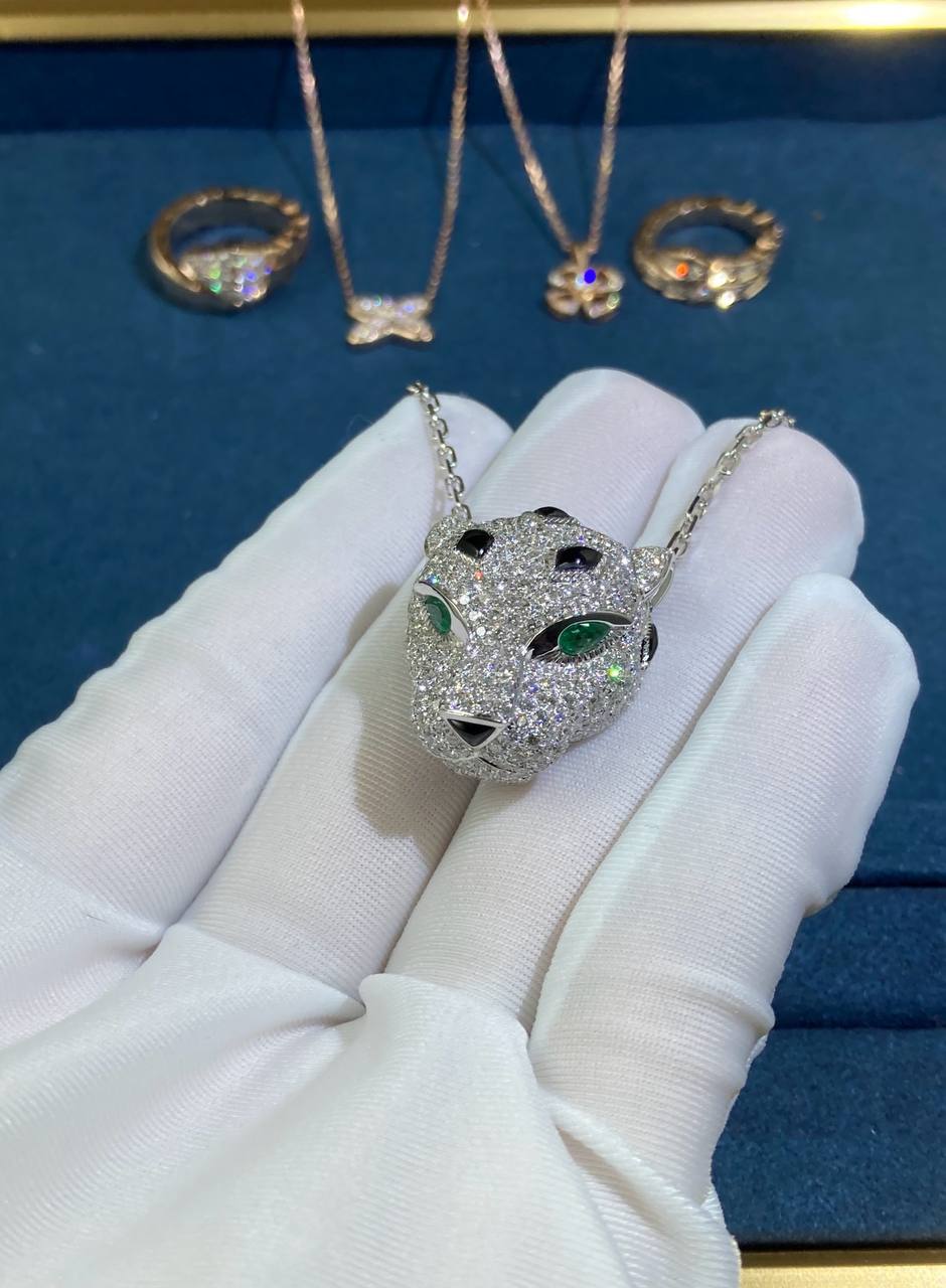 Panther full pavé diamond pendant