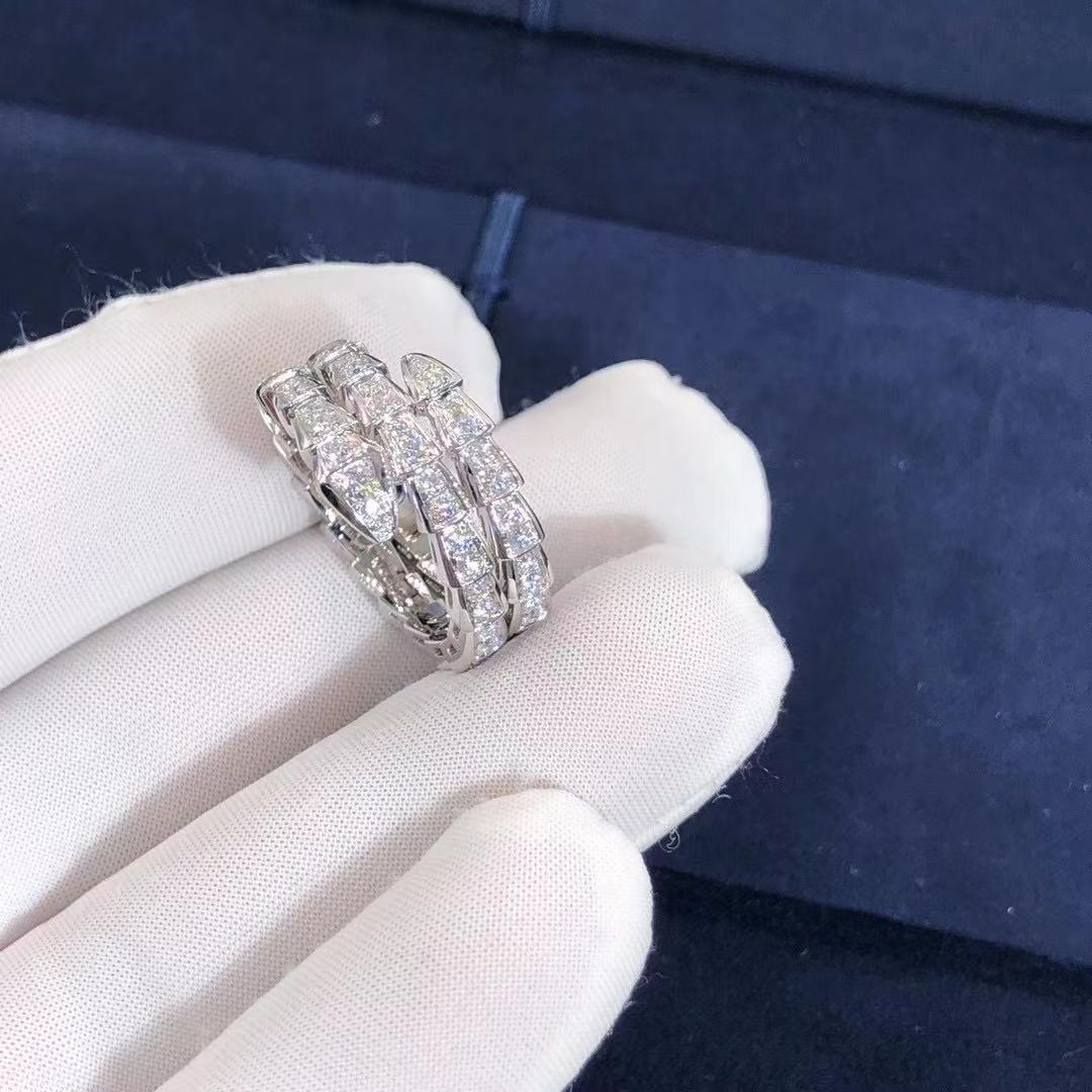 Anillo de diamantes de doble hilera con forma de serpiente