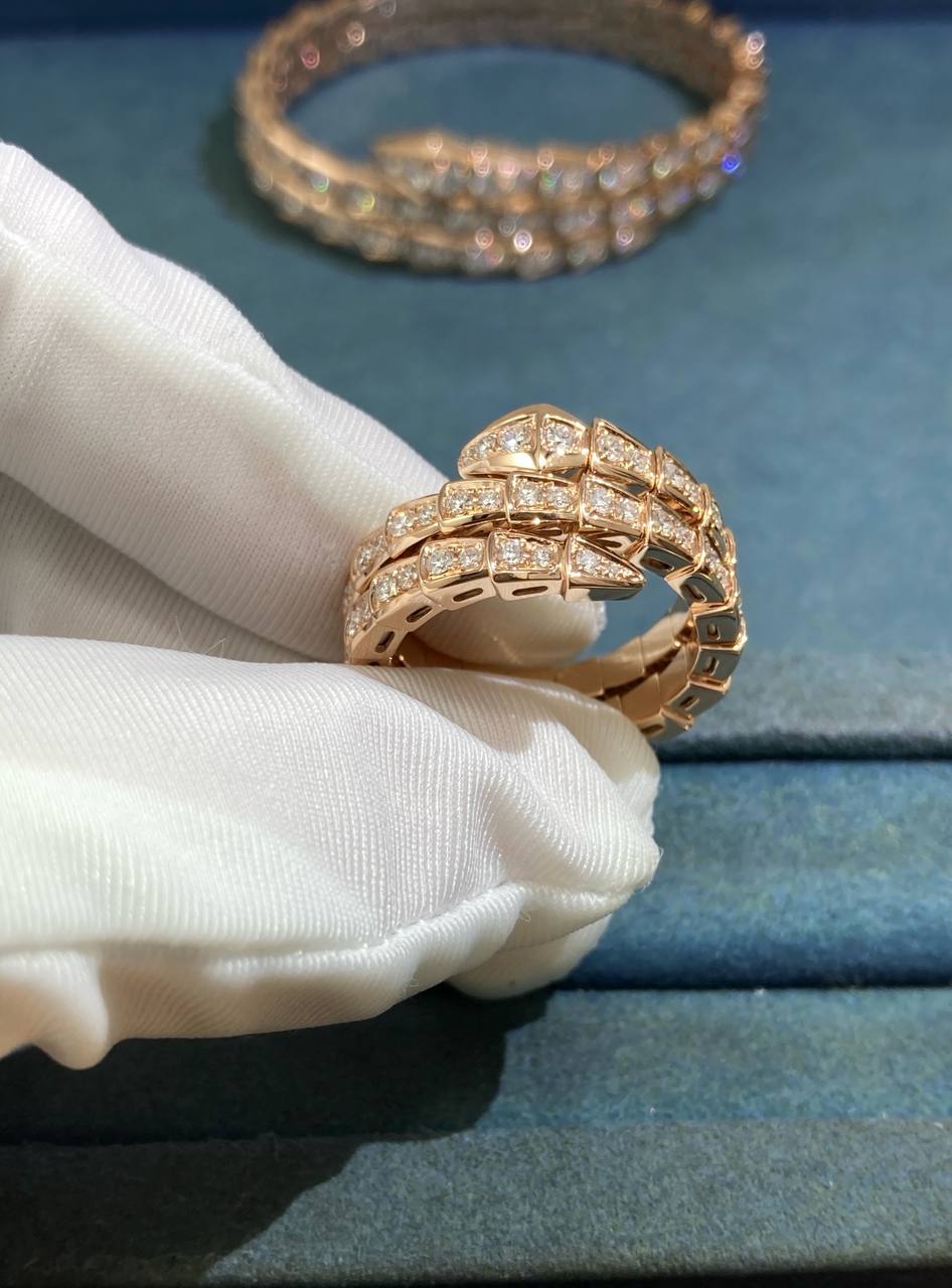 Anillo de diamantes de doble hilera con forma de serpiente