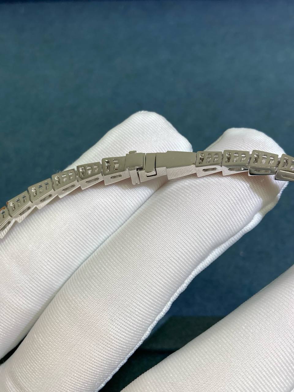 Serpent Diamond necklace