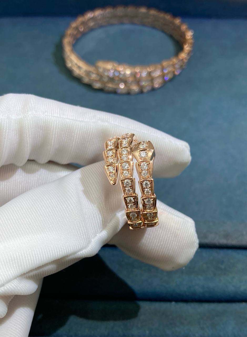 Anillo de diamantes de doble hilera con forma de serpiente