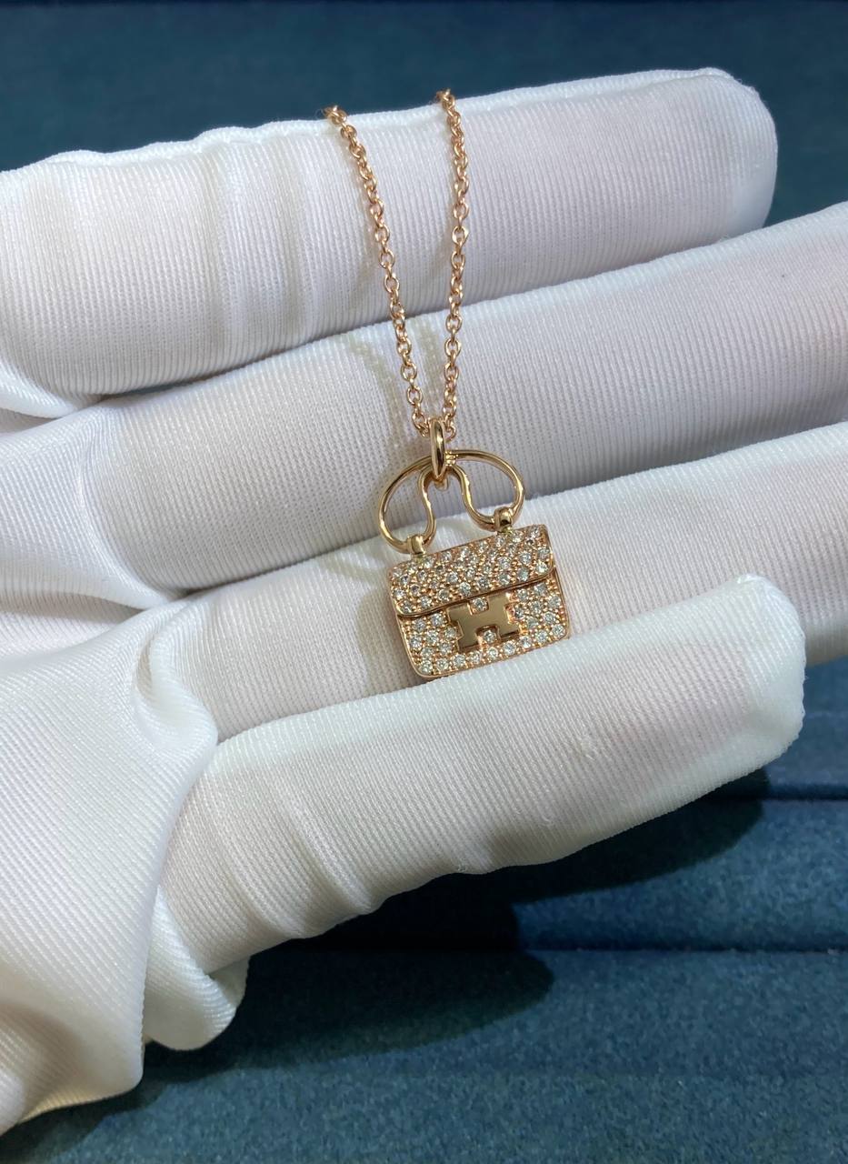 Amulets pendant with pavé diamonds