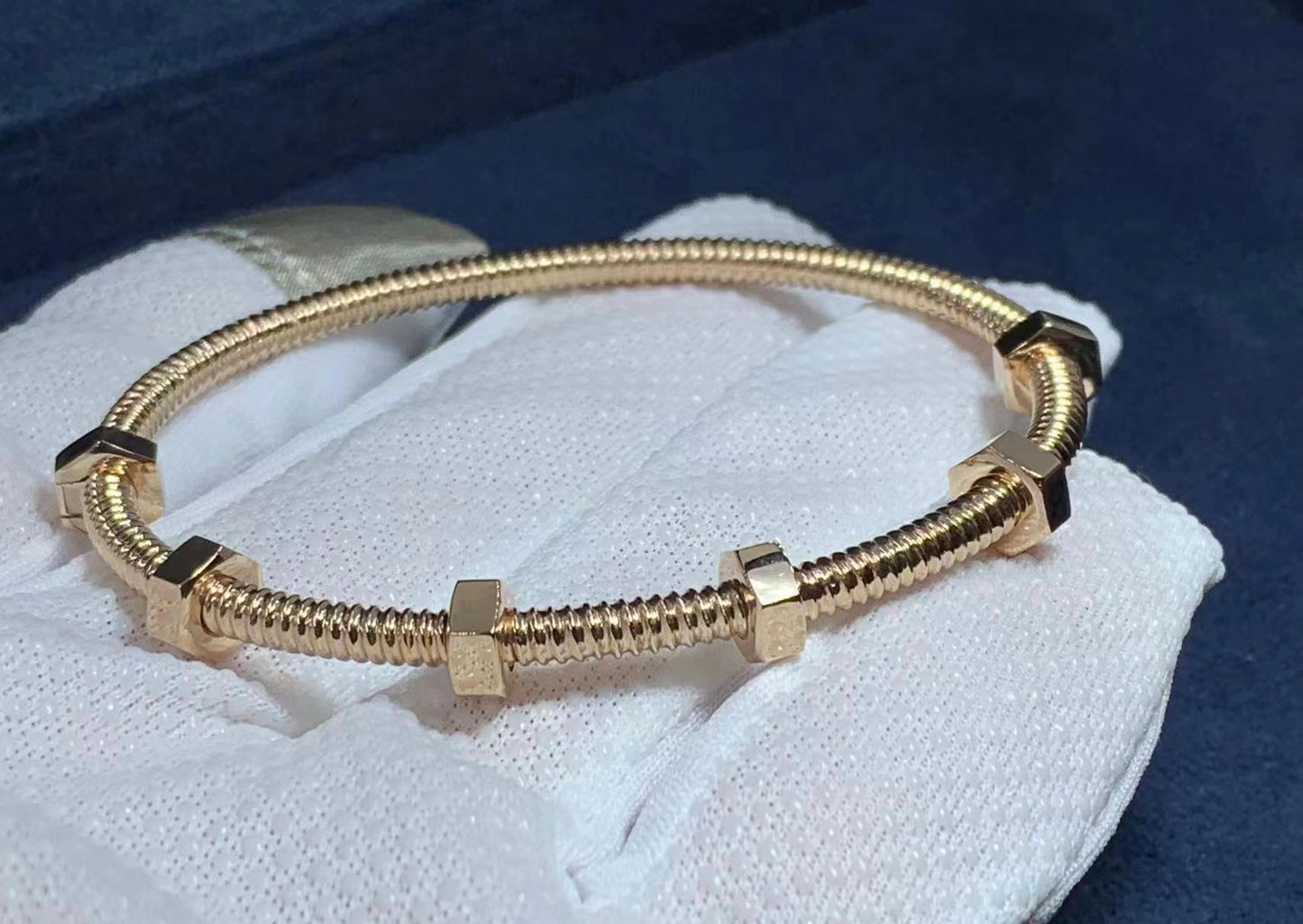 Screw bracelet
