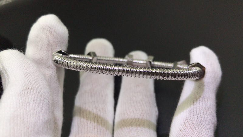 Screw bracelet