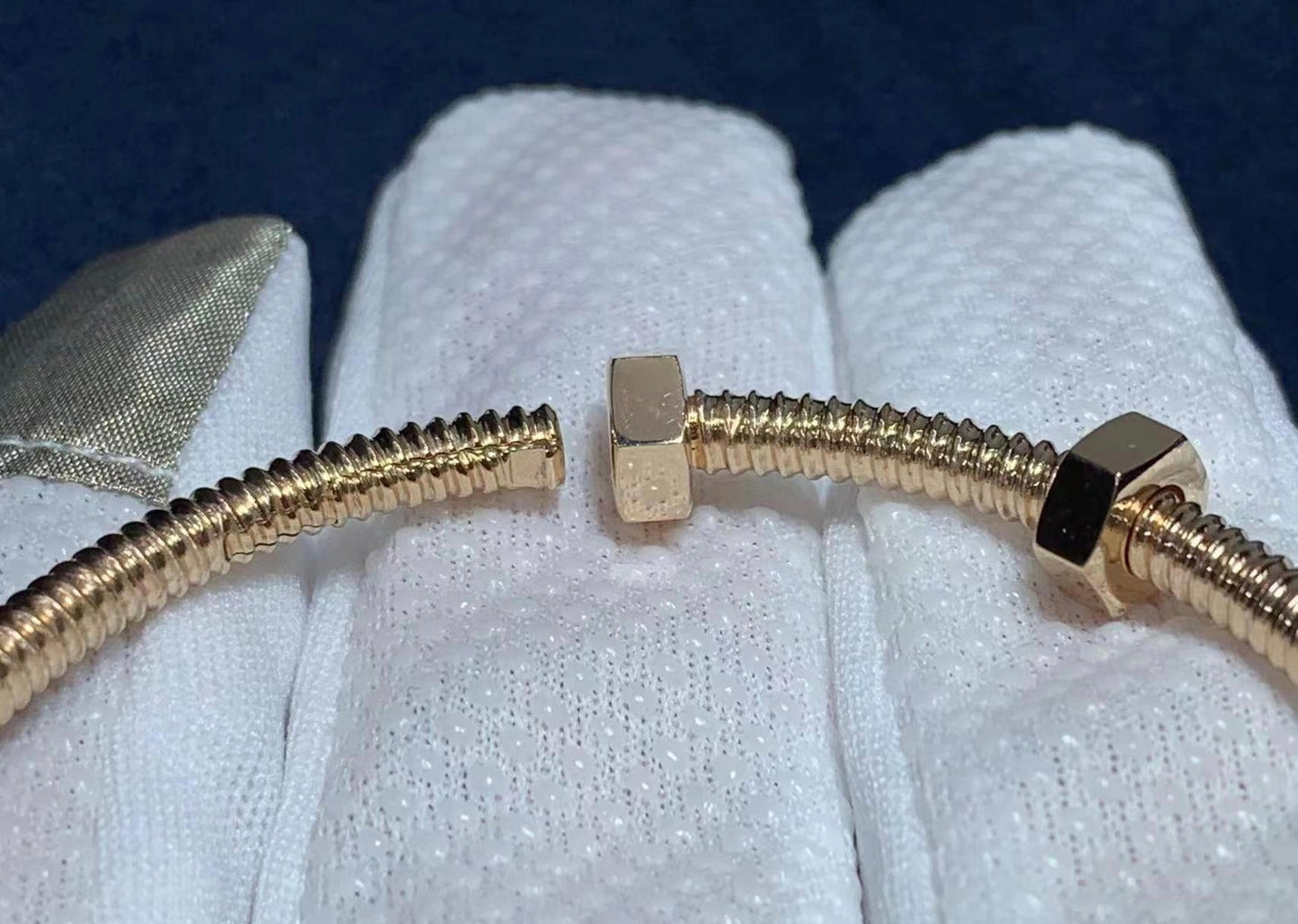 Screw bracelet