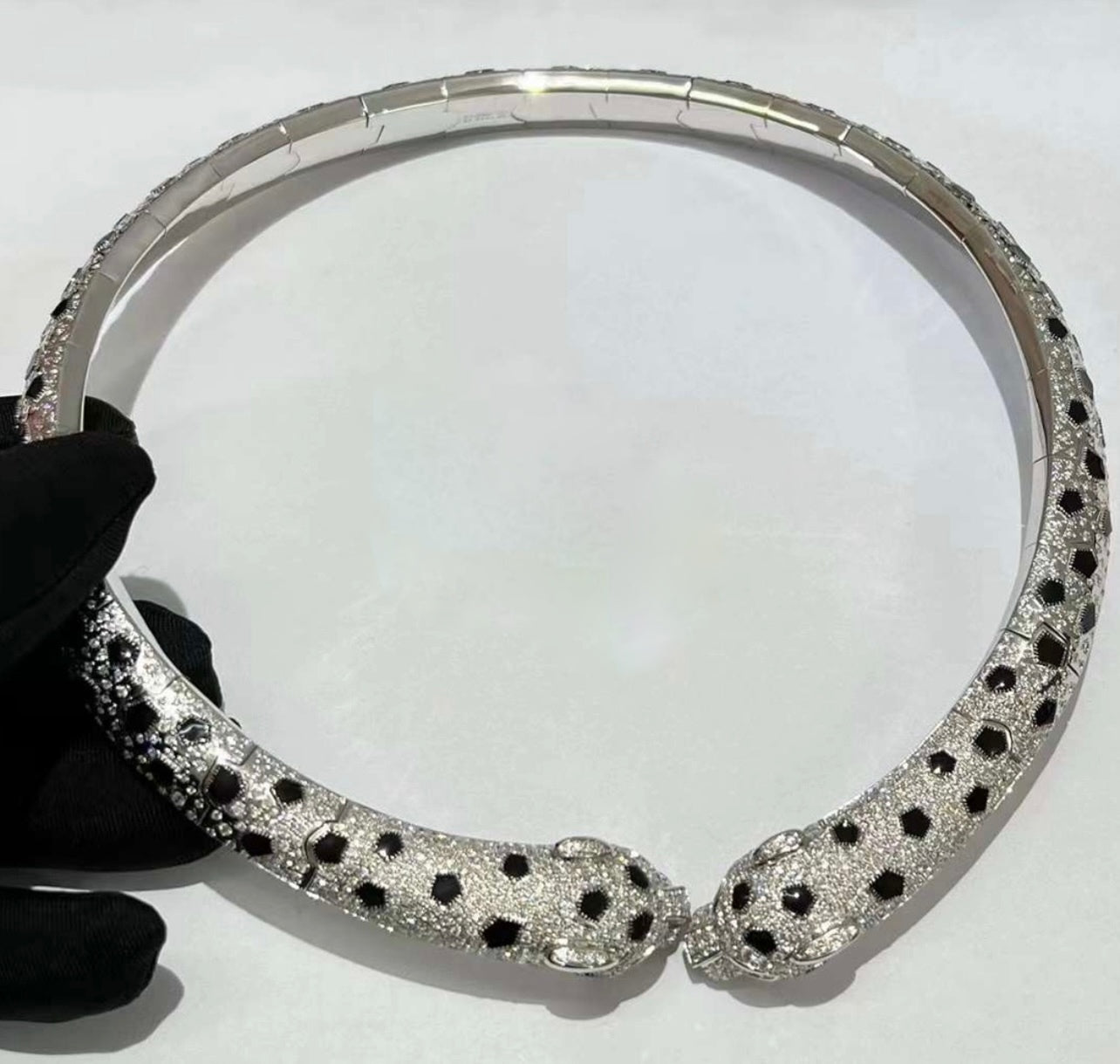 Collar de pantera con pavé de diamantes