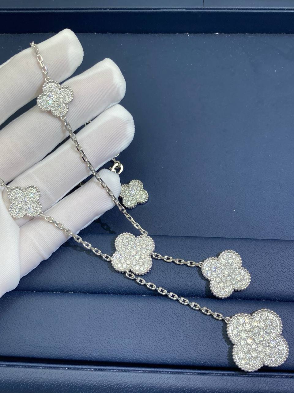 VC 6 motif diamond necklace