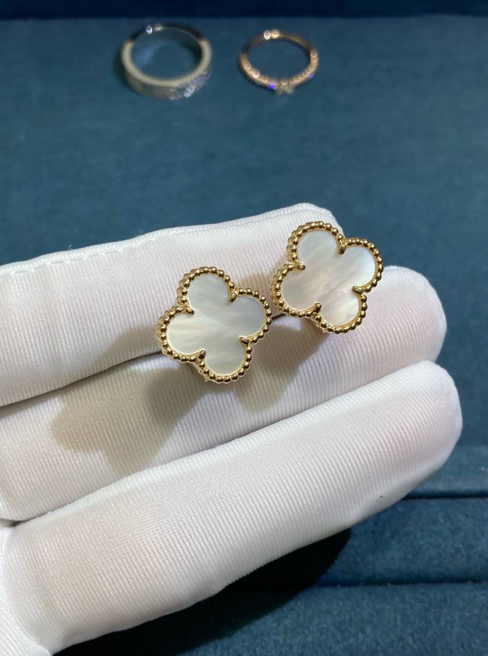 VC Mother-Of-Pearl earrings 15mm