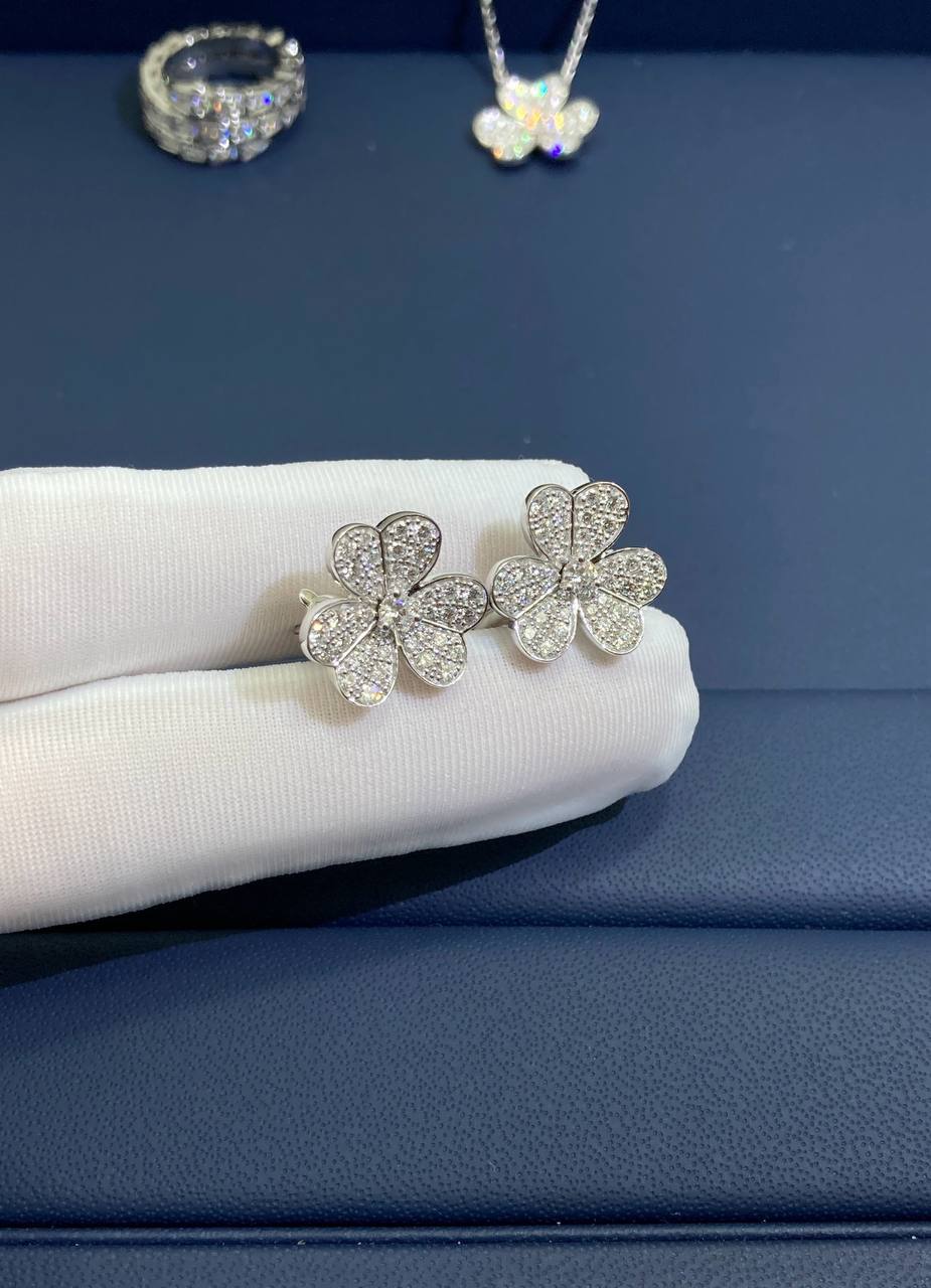 VC Floral earrings with pavé diamonds Small model