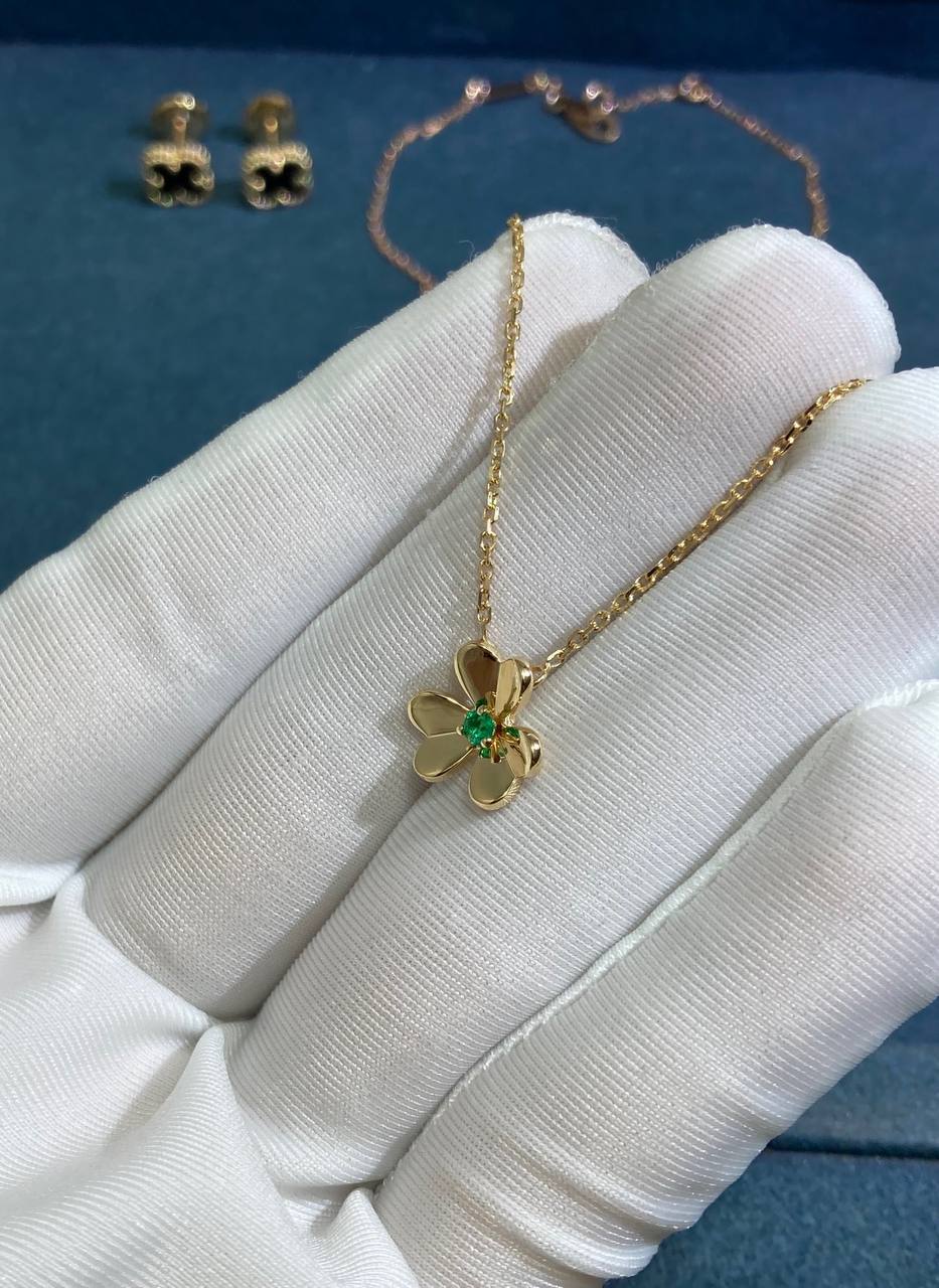 VC Floral pendant set with one emerald mini model