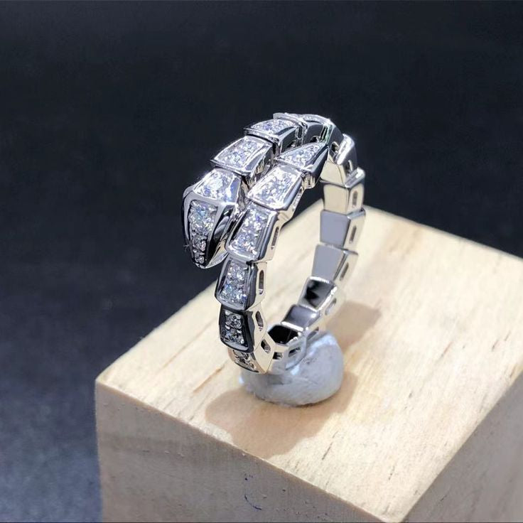 Serpenti Viper Diamond ring