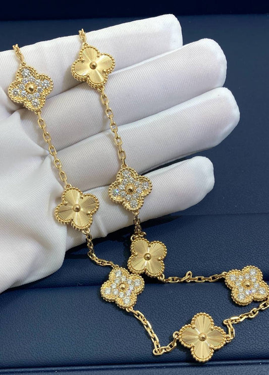 VC 20 motif Guilloché necklace with Half Pavé diamonds