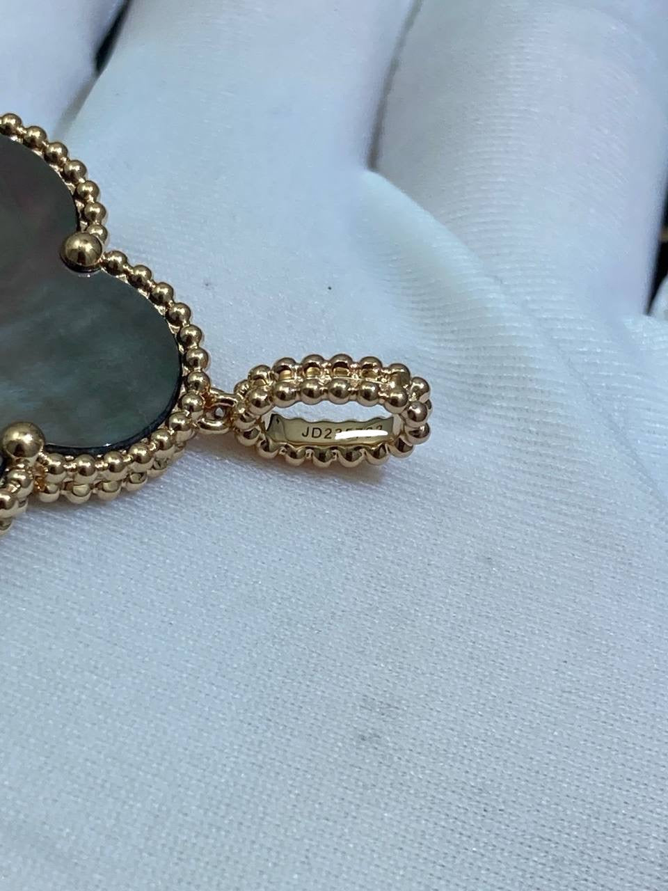 VC grey Mother-of-Pearl pendant model L