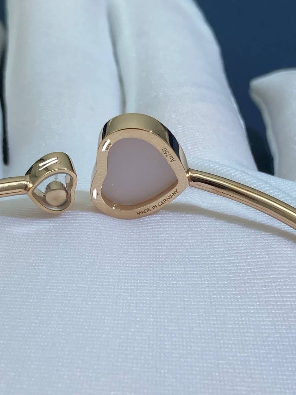 Heart bracelet with a single diamond
